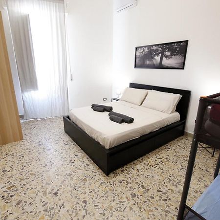 Apartment Holiday Catania Bagian luar foto