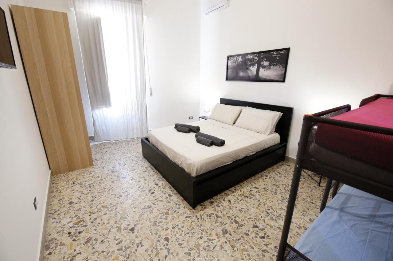 Apartment Holiday Catania Bagian luar foto