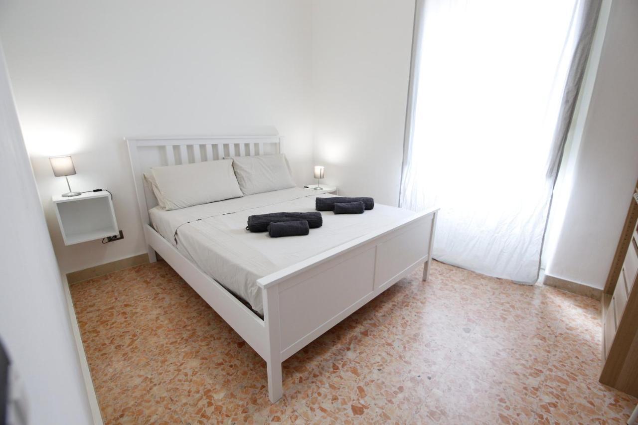Apartment Holiday Catania Bagian luar foto
